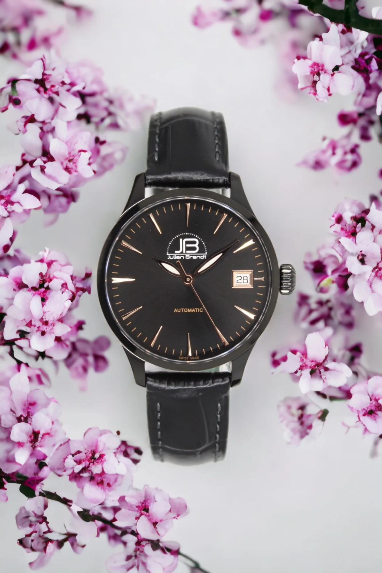 JB Série 3 Nocturne, cadran noir et accents or rose, ambiance fleurs de cerisier