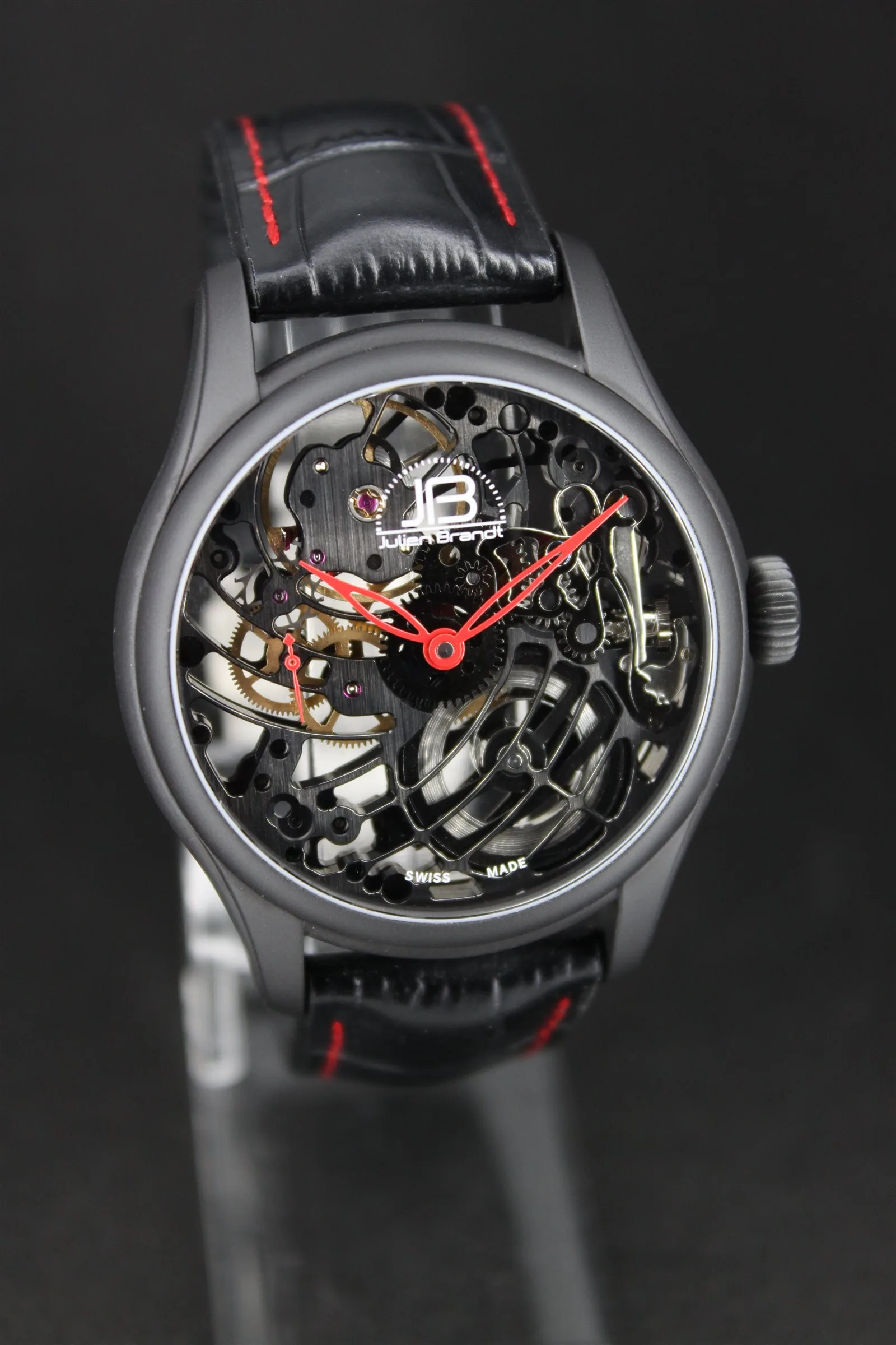 S?rie 5 Noir et Rouge, squelette noir aiguilles rouges, vue 1