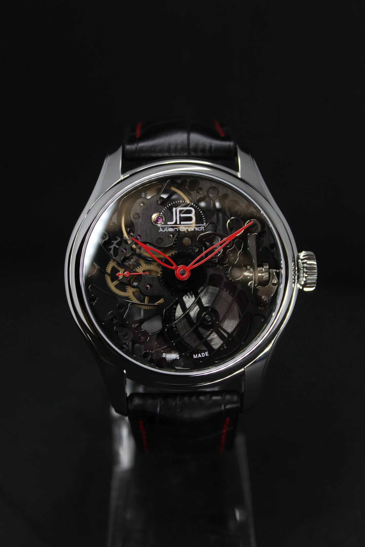 Série 5 Noir et Rouge, montre squelette suisse Julien Brandt