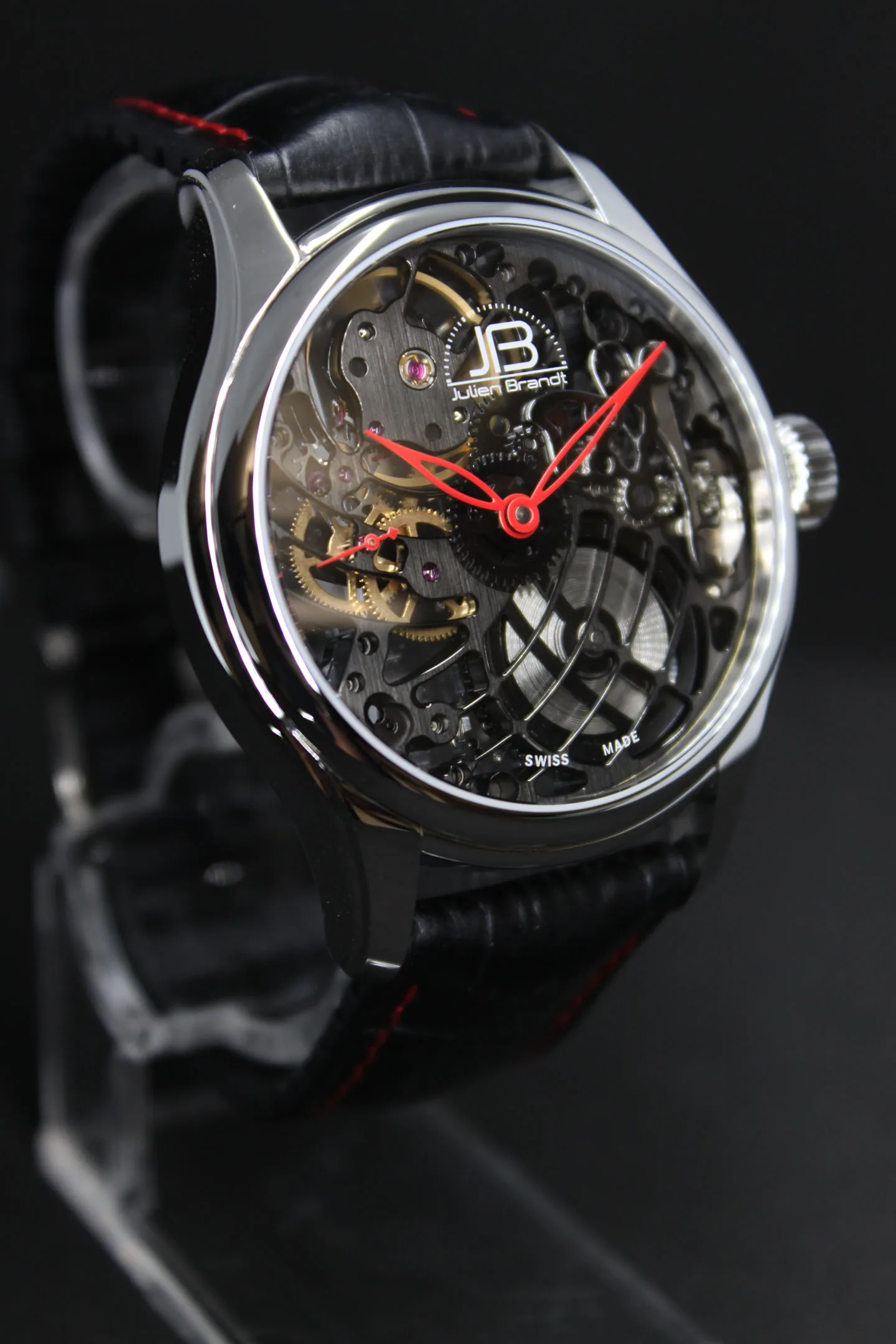 Série 5 Noir et Rouge, montre squelette suisse Julien Brandt, vue 2