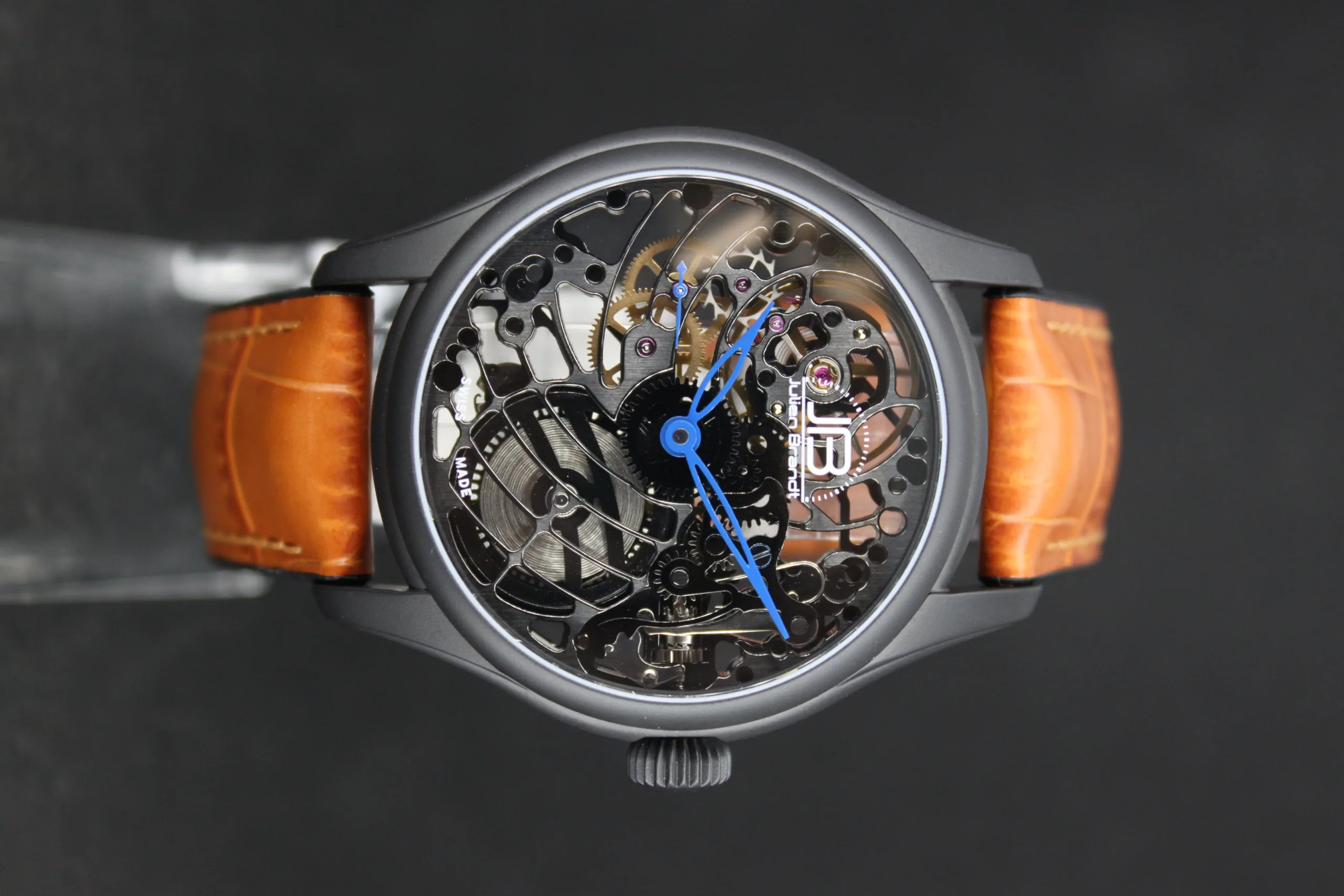 Série 5 Céramique Aiguilles Bleues, montre squelette suisse Julien Brandt, vue 2