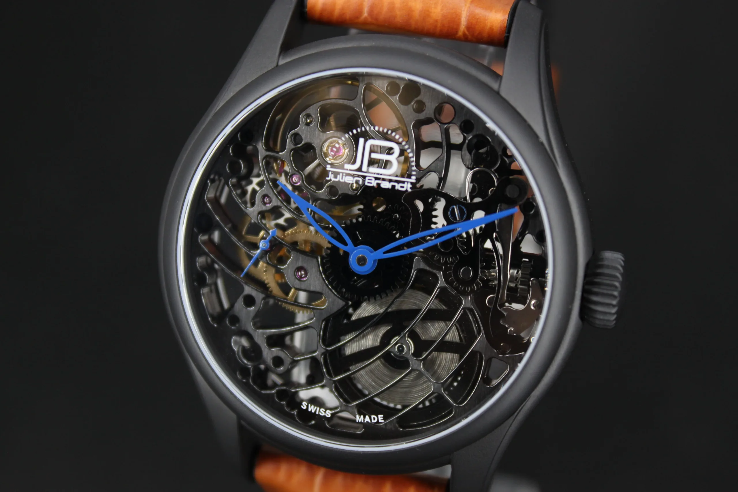 Série 5 Céramique Aiguilles Bleues, montre squelette suisse Julien Brandt, vue 3