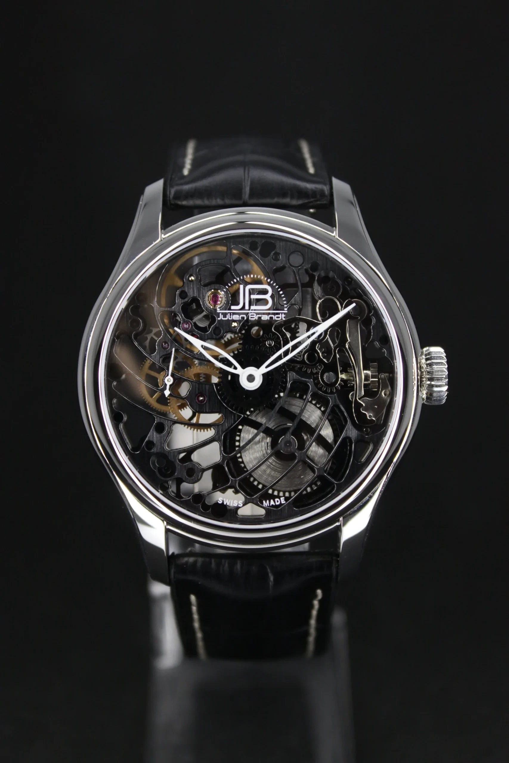 Julien Brandt Serie 5 acier aiguilles blanches, mecanisme squelette, couronne a 3h